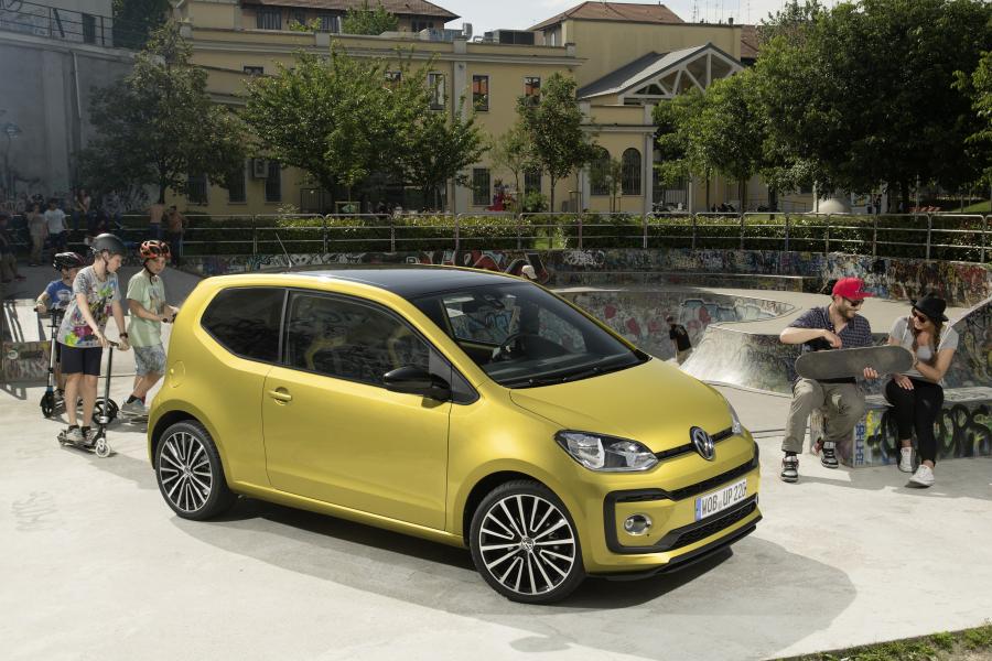  Volkswagen up! 3-Door 2016 года  (фото 12 из 25)